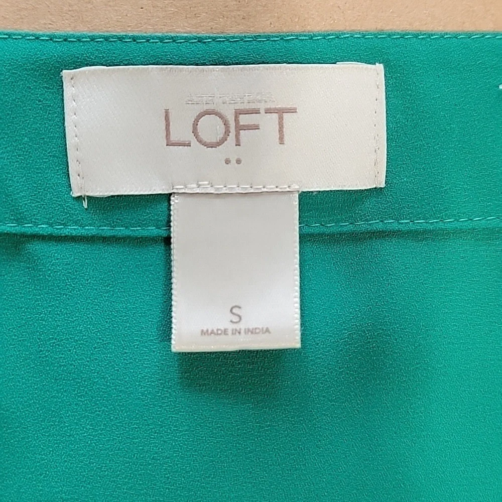 LOFT Size S Kelly Green 100% Polyester Asymmetrical Sleeve Blouse, Exc Used Cond